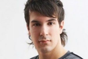Lee más sobre el artículo Peinados para hombre 2010: Se viene el pelo largo