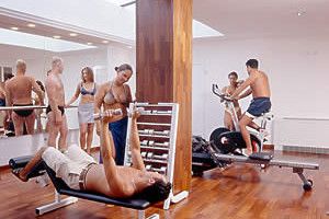 Lee más sobre el artículo Gimnasio, ¿mejor solo o acompañado?