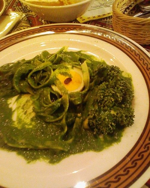Lee más sobre el artículo Para los fans de las pastas: Tallarines con salsa verde