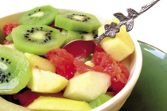 Lee más sobre el artículo Receta saludable: Ensalada de moras, kiwi y mango