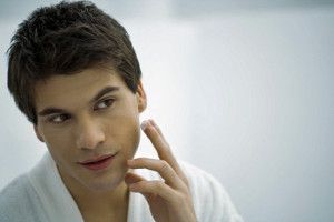 Lee más sobre el artículo Yves Saint Laurent reinventa la belleza masculina