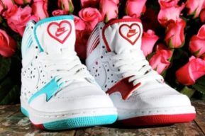 Nike lanza zapatilla para San Valentín