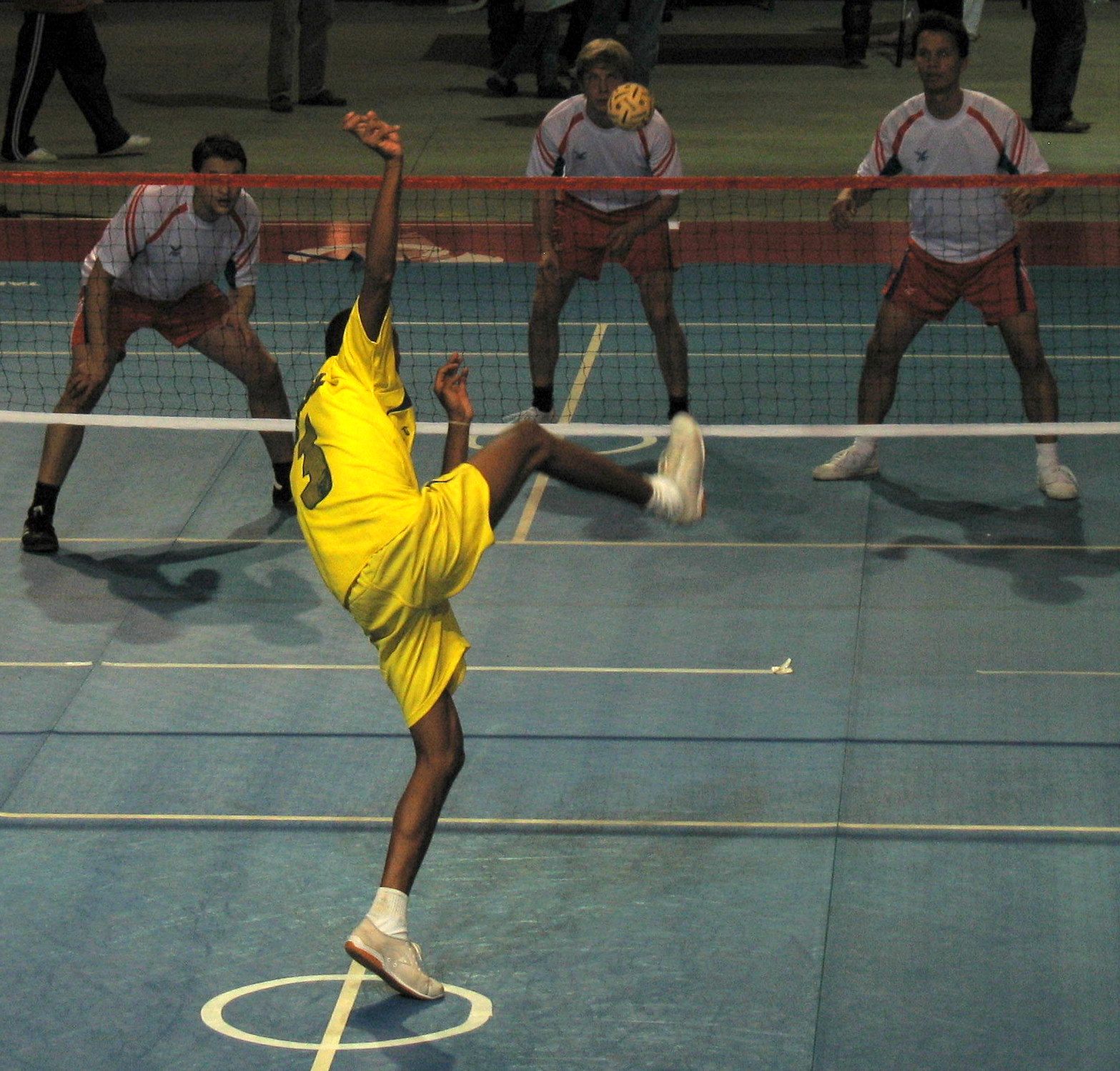 Lee más sobre el artículo Vóleibol, fútbol y kung fu