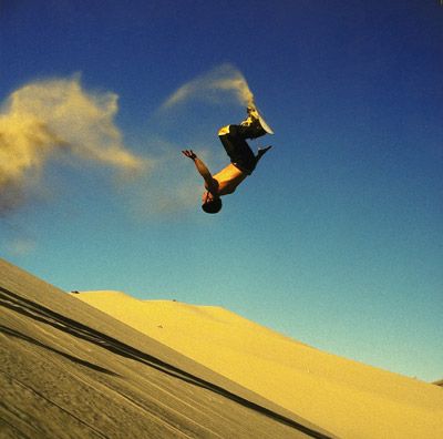 Lee más sobre el artículo El sandboarding… !lánzate por la arena!