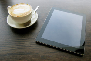 tableta y café