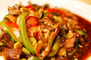 Pollo al wok con vegetales