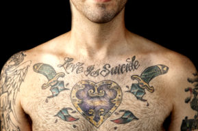 La moda del tatuaje sobre la piel de los hombres