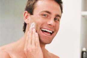 La exfoliación, cuidado cosmético básico para hombres