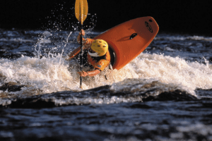 Lee más sobre el artículo kayaks protagonistas de deportes extremos
