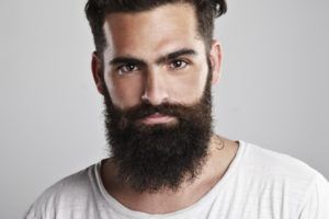 Lee más sobre el artículo Razones para cuidar la barba a base de cosméticos