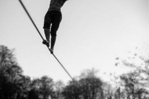 Lee más sobre el artículo Slackline, equilibrio sobre una cuerda