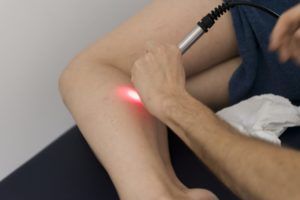 Lee más sobre el artículo Terapia láser de alta intensidad disminuye el dolor y acelera la recuperación