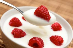 Lee más sobre el artículo Yogur, beneficios de este lácteo rico en nutrientes