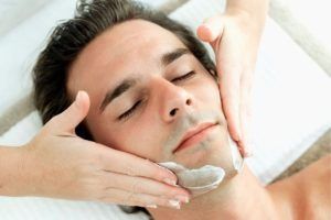 Lee más sobre el artículo Peeling facial para hombres