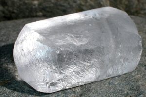 Lee más sobre el artículo La piedra de alumbre un producto 100% natural