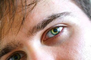 Lee más sobre el artículo Llevar lentillas de color, una estética que está de moda