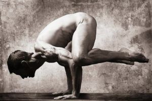 Lee más sobre el artículo Razones importantes para que los hombres practiquen yoga