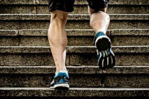 Lee más sobre el artículo Practicar musculación subiendo escaleras