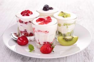Lee más sobre el artículo Dieta del yogur y frutas para adelgazar rápido