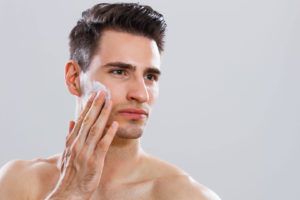 Lee más sobre el artículo Los mejores consejos para los cuidados del rostro del hombre