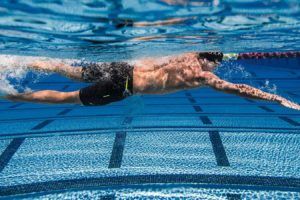 Lee más sobre el artículo 6 ejercicios de natación para practicar en el mar