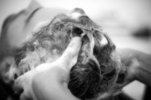 Lee más sobre el artículo El mejor champú para cabello graso masculino