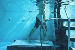 Lee más sobre el artículo Los mejores movimientos de aquagym para perder peso