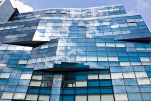 Lee más sobre el artículo Ventanas inteligentes que producen energía y regulan la temperatura