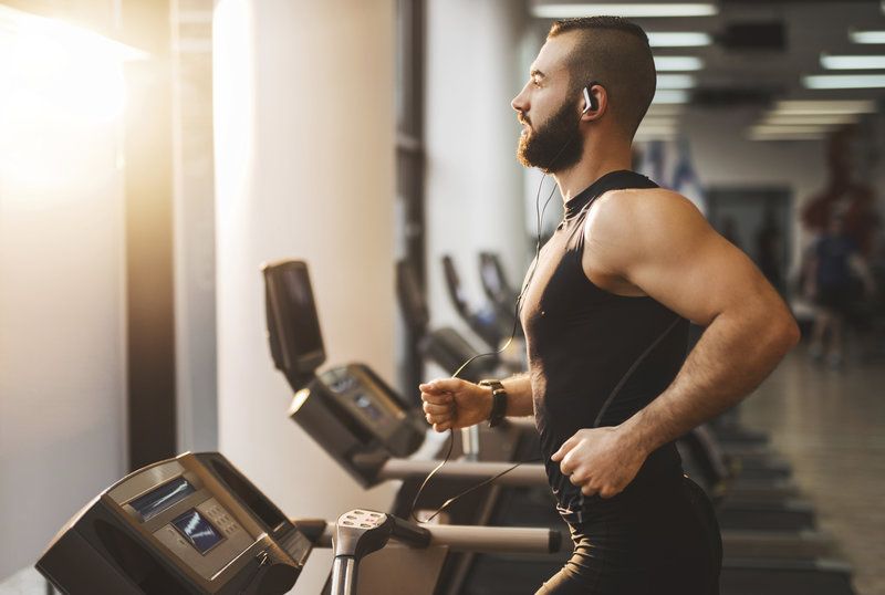 Lee más sobre el artículo Cómo elegir unos auriculares para entrenarte