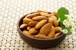 Lee más sobre el artículo Las mejores razones para consumir almendras diariamente