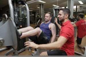Lee más sobre el artículo Beneficios de ejercitarse con un entrenador personal